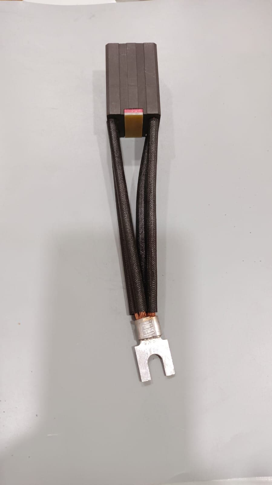 Split multi-wafer carbon brush with twin flexible leads for industrial motors, Heena Electric Corporation